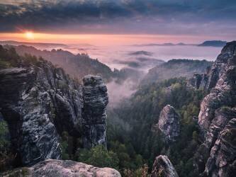 Sunrise on the Rocks (Andreas Wonisch) - Muzeo.com