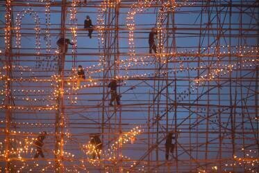 The festival runs Ship Fire (Sarawut Intarob) - Muzeo.com