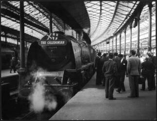 The “Caledonian” locomotive linking Glasgow to London, Euston station (anonymous) - Muzeo.com