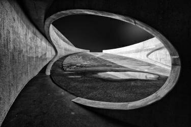 Throught the hole (Jeroen van de Wiel) - Muzeo.com