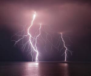 Thunderbolt over the sea (nini_filippini) - Muzeo.com