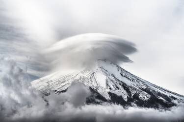 Umbrella cloud fuji (Takashi Suzuki) - Muzeo.com