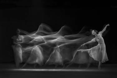 Waves of Balerina (Antonyus Bunjamin (Abe)) - Muzeo.com