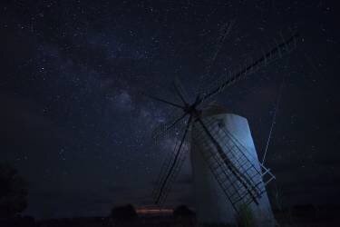 Windmill a Milky way (Jose Mor) - Muzeo.com
