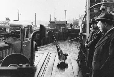 Danemark, Copenhague. Peugeot 201 transportée sur un bac en 1932 (anonyme) - Muzeo.com