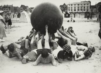 Exercice du ballon sur la plage au Touquet, 9 août 1936 (anonyme) - Muzeo.com