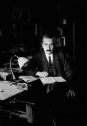 Albert Einstein dans son bureau en mai 1921 (Keystone) - Muzeo.com