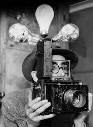 Appareil photo à flash instantané, 1931 (Keystone) - Muzeo.com