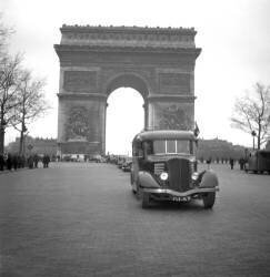 Funérailles du général français Henri Giraud à Paris le 16 mars 1949 (Rue des Archives) - Muzeo.com