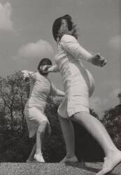 Jeunes escrimeuses (anonyme) - Muzeo.com