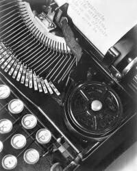 La Tecnica - the Typewriter of Julio Antonio Mella (Tina Modotti) - Muzeo.com