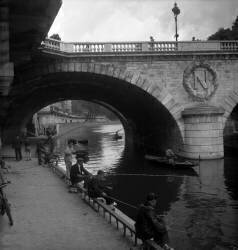 Pêcheurs à Paris (Rue des Archives) - Muzeo.com
