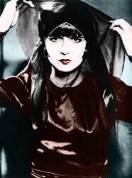 Portrait de la comédienne américaine Louise Brooks (1906-1985) dans le film Loulou (Die Busche der Pandora) de Georg Wilhelm Pabst (anonymous) - Muzeo.com