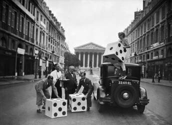Scène insolite rue royale (Keystone) - Muzeo.com