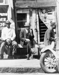 Vicksburg, Mississippi. Negroes (Walker Evans) - Muzeo.com
