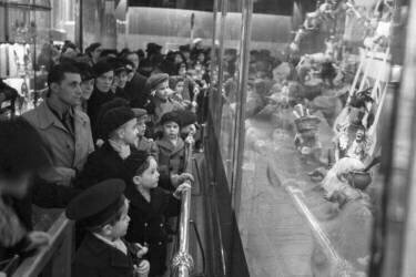 Vitrine de noël d'un grand magasin de Paris (Keystone) - Muzeo.com