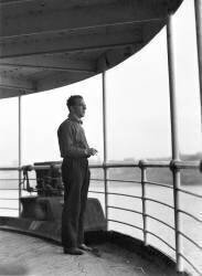Vittorio Vidali lors d'un voyage près de Moscou, Union Soviétique (Tina Modotti) - Muzeo.com