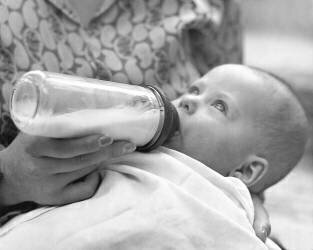 Baby with Bottle (Tina Modotti) - Muzeo.com