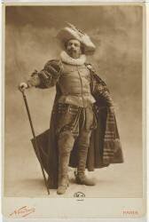 Constant Coquelin en Cyrano, en pied (Paul Nadar) - Muzeo.com