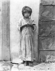 Girl in the “Colonia de Bolsa” (Tina Modotti) - Muzeo.com