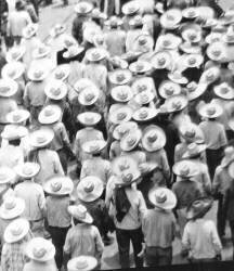 March of the Workers (Tina Modotti) - Muzeo.com