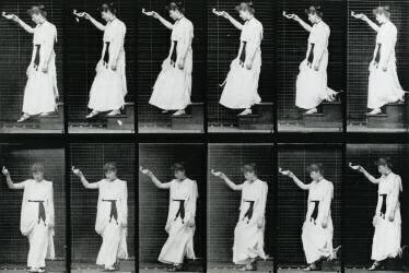 Etudes de mouvements : Femme descendant un escalier (Eadweard Muybridge) - Muzeo.com