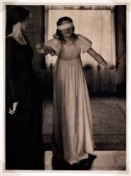 Femmes jouant à colin maillard (Clarence Hudson White) - Muzeo.com