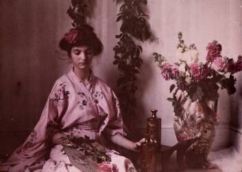 Fille dans un kimono (Etheldreda Janet Laing) - Muzeo.com