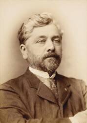 Gustave Eiffel, buste, bras droit replié sur la poitrine (François Touranchet) - Muzeo.com