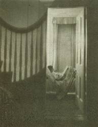Jeune fille couchée dans sa chambre (Clarence Hudson White) - Muzeo.com
