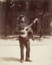 Joueur de guitare, Paris (Eugène Atget) - Muzeo.com