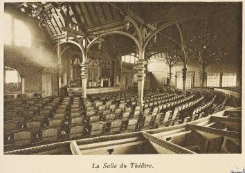 La Tour Eiffel - La Salle du Théâtre (Neurdein Frères) - Muzeo.com