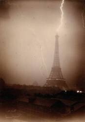 La Tour Eiffel foudroyée (Gabriel Loppé) - Muzeo.com