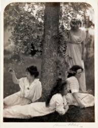 Les Soeurs (Clarence Hudson White) - Muzeo.com