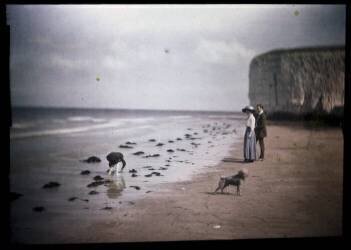 Margate beach, blue girl (John Cimon Warburg) - Muzeo.com