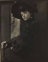 Portrait - Miss Minnie Ashley (Gertrude Käsebier) - Muzeo.com