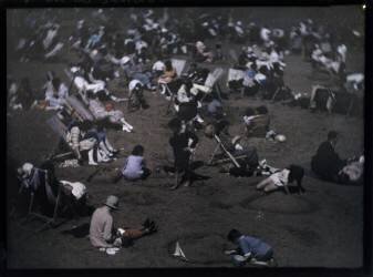 Sur la plage (John Cimon Warburg) - Muzeo.com