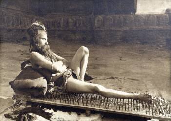 Un fakir de Bénarès, Inde (Herbert Ponting) - Muzeo.com