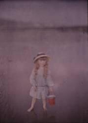Une fille avec un seau (John Cimon Warburg) - Muzeo.com