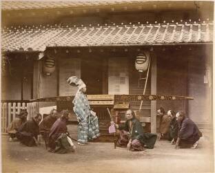 Daimyô (seigneur) accompagné de ses guerriers se rendant à Edo en palaquin (Felice Beato) - Muzeo.com