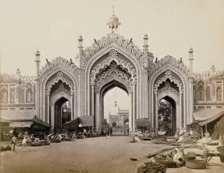 Entrée du Bazar d'Hoospinbad (Samuel Bourne) - Muzeo.com