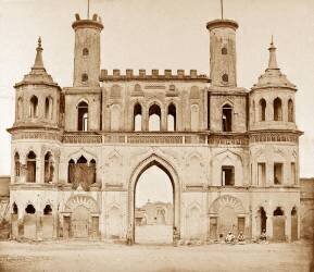 Entrée du petit Imambara (Felice Beato) - Muzeo.com
