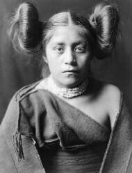 Jeune indienne Tewa, 1906 (Edward S. Curtis) - Muzeo.com