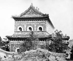 Le temple de la Mer de la Parfaite Sagesse au Palais d'Eté, Pékin (Felice Beato) - Muzeo.com