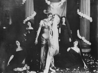 Mata Hari exécutant des danses brahmaniques (anonymous) - Muzeo.com