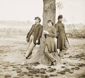 Three Officers at Fort Brady During the Civil War (anonyme) - Muzeo.com