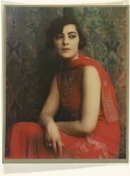 Portrait d'une Jeune Femme en Rouge (Jacob Merkelbach) - Muzeo.com