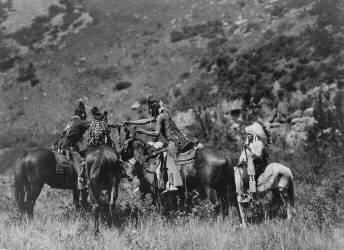 Un échange (Edward S. Curtis) - Muzeo.com