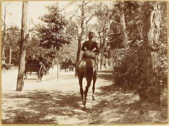 Amazone au Bois de Boulogne (Henri Lemoine) - Muzeo.com
