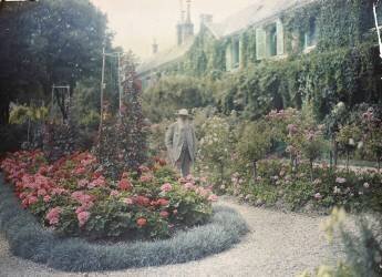 Claude Monet devant sa maison à Giverny (anonyme) - Muzeo.com